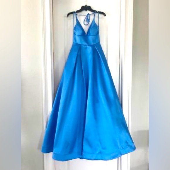 Beautiful Dress, size 3 - Picture 1 of 8